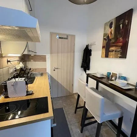 Hanna&rita In The Centre Lonyay 42a 3rd Floor In The Back Yard